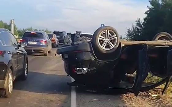 Женщина и ребенок пострадали в ДТП с перевернувшимся авто под Кстовом