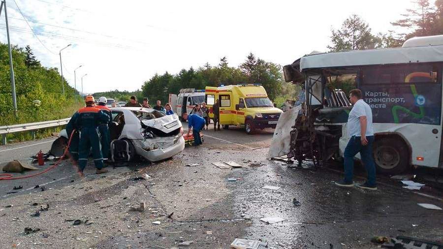 Шесть человек пострадали в ДТП с грузовиком на Сахалине