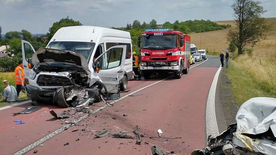 В Чехии в ДТП с микроавтобусом и автомобилем пострадали 12 человек