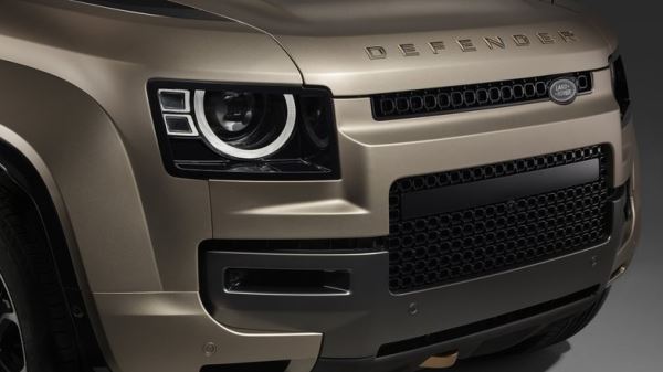 Land Rover выложил много фото флагманского Defender Octa