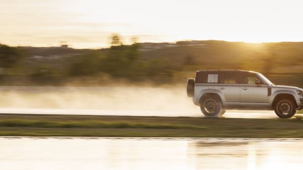 Land Rover выложил много фото флагманского Defender Octa