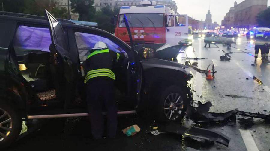 Один человек погиб и два пострадали при ДТП на Кутузовском проспекте в Москве