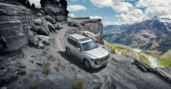 Что изменится в Toyota Land Cruiser 300 после рестайлинга