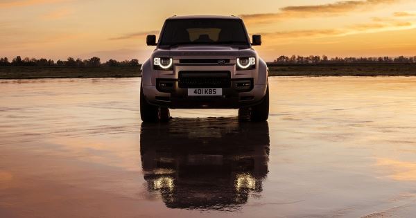 Land Rover выложил много фото флагманского Defender Octa