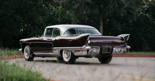 С торгов продали редкий Cadillac Eldorado Brougham