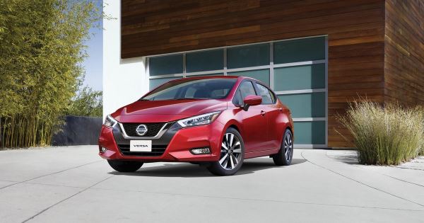 Nissan завершает выпуск седанов Altima и Versa