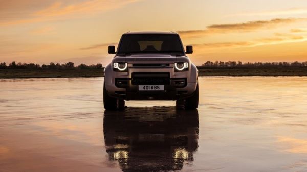 Land Rover выложил много фото флагманского Defender Octa