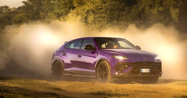 В Китае отзывают Urus из-за риска открытия капота на ходу