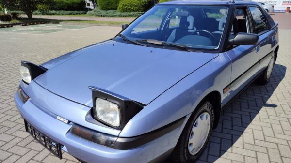 На продажу выставили Mazda 323F 1990 года без пробега