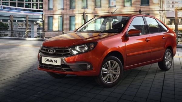 АвтоВАЗ обновил комплектации LADA Granta. Минимальные цены на лифтбек и универсал выросли на более чем 100 тысяч рублей