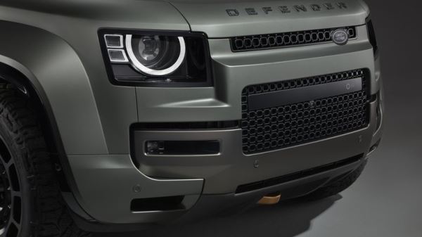 Land Rover выложил много фото флагманского Defender Octa