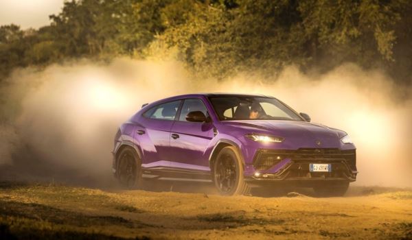 В Китае отзывают Urus из-за риска открытия капота на ходу