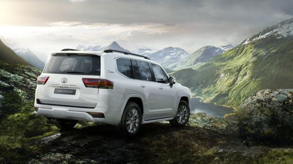 Что изменится в Toyota Land Cruiser 300 после рестайлинга