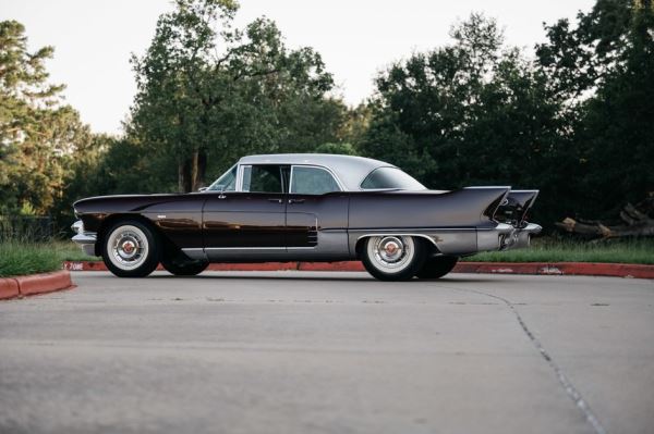 С торгов продали редкий Cadillac Eldorado Brougham