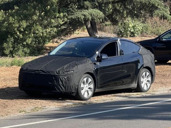 Tesla тестирует обновленный кроссовер Model Y